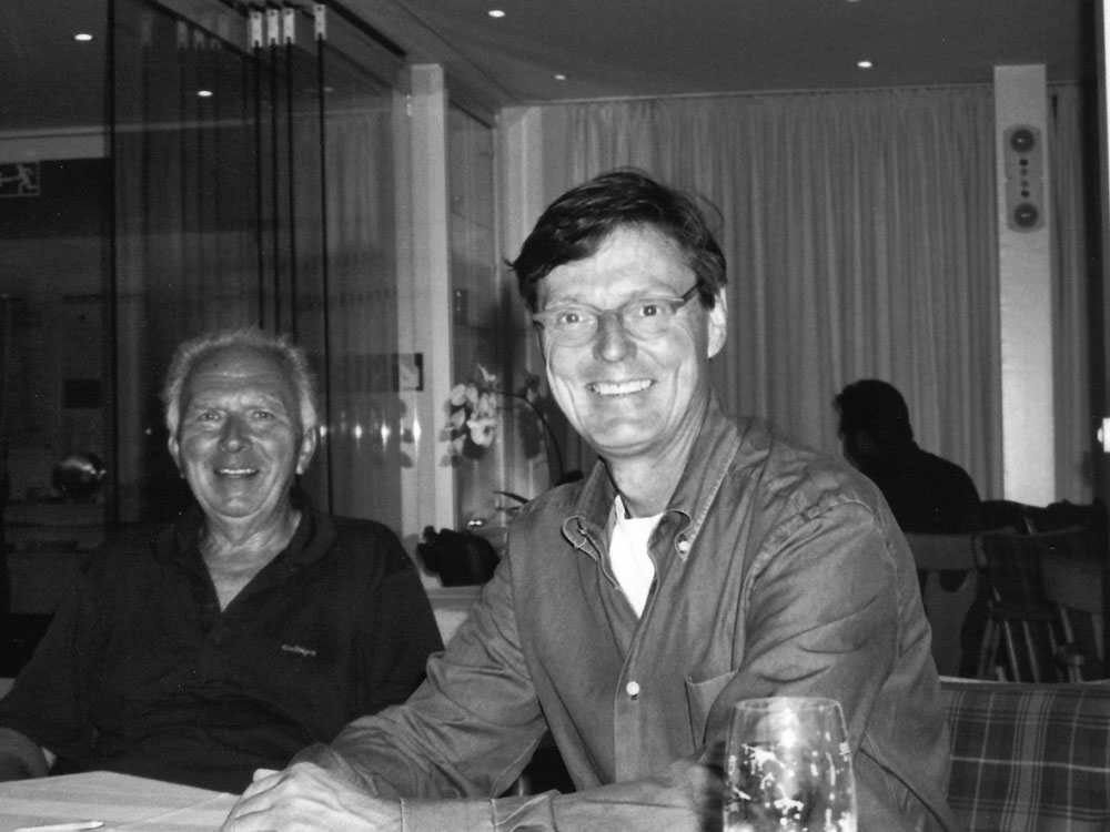 Rolf Böcker (Vertriebschef Shell) und Holger Förster 2000